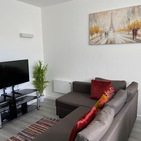 Lovely 2 Double Bedroom Flat With Free Parking - At The Atrium Mk Milton Keynes Esterno foto