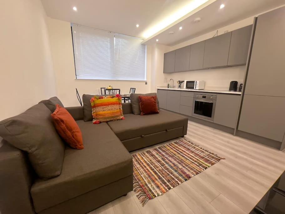 Lovely 2 Double Bedroom Flat With Free Parking - At The Atrium Mk Milton Keynes Esterno foto