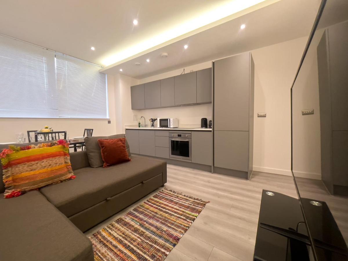 Lovely 2 Double Bedroom Flat With Free Parking - At The Atrium Mk Milton Keynes Esterno foto