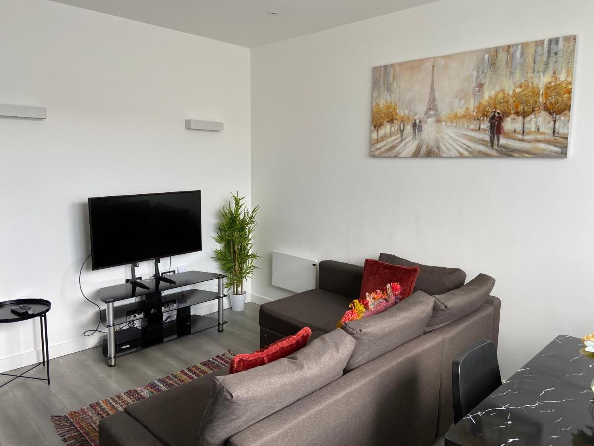 Lovely 2 Double Bedroom Flat With Free Parking - At The Atrium Mk Milton Keynes Esterno foto