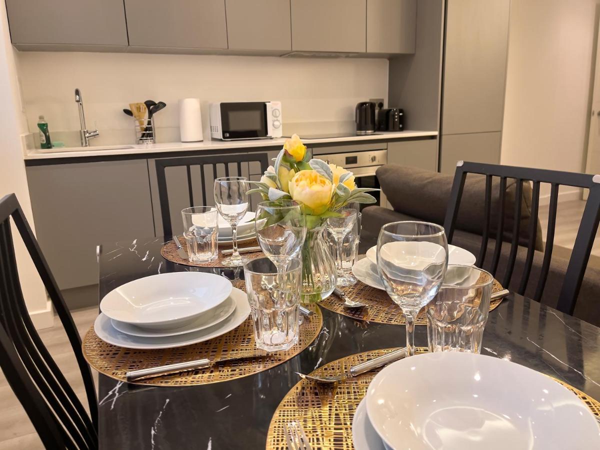 Lovely 2 Double Bedroom Flat With Free Parking - At The Atrium Mk Milton Keynes Esterno foto