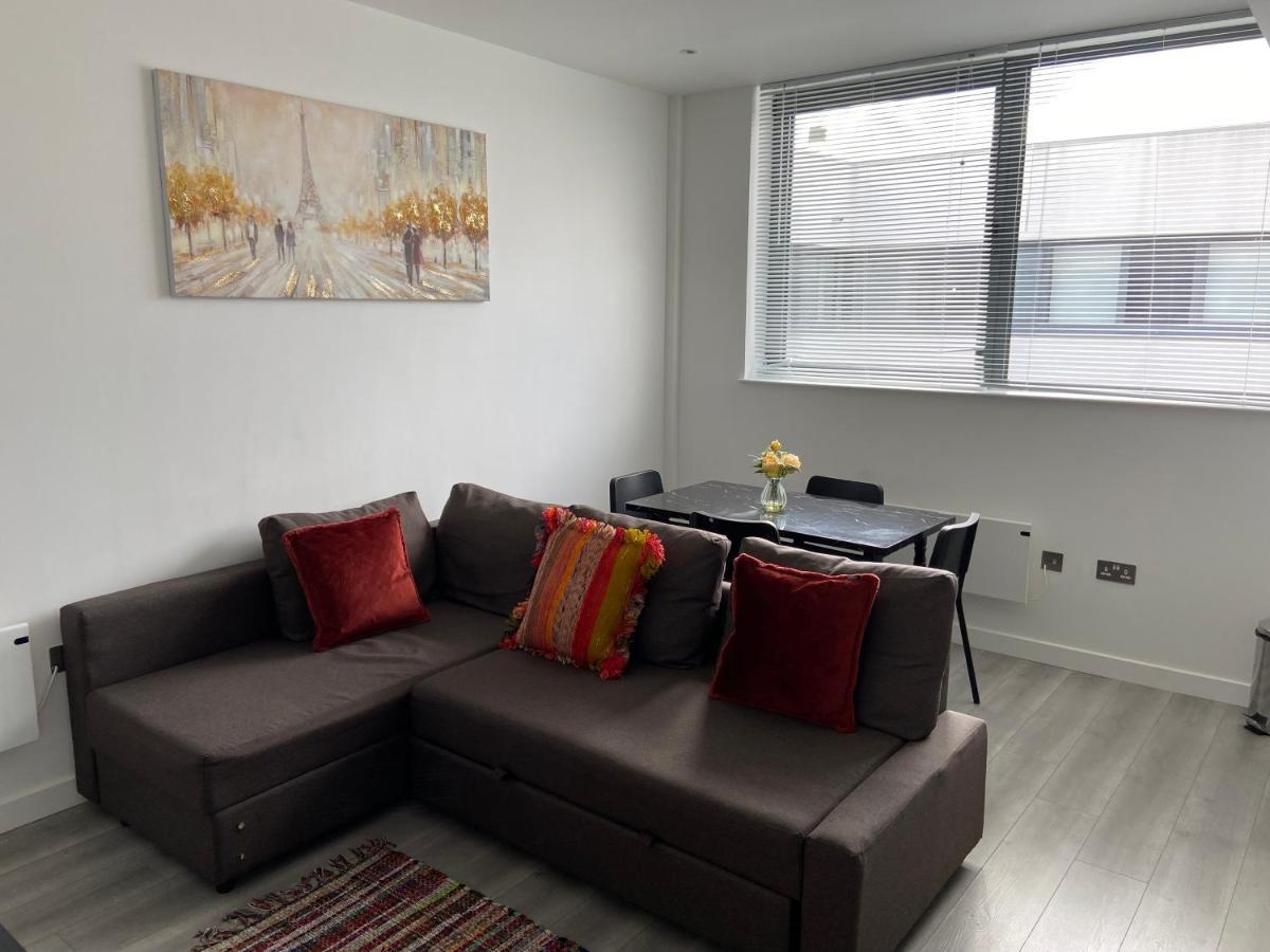 Lovely 2 Double Bedroom Flat With Free Parking - At The Atrium Mk Milton Keynes Esterno foto