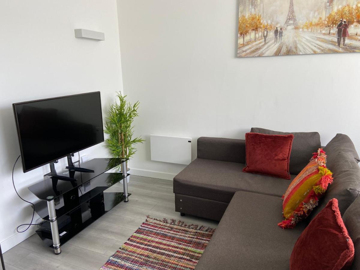 Lovely 2 Double Bedroom Flat With Free Parking - At The Atrium Mk Milton Keynes Esterno foto