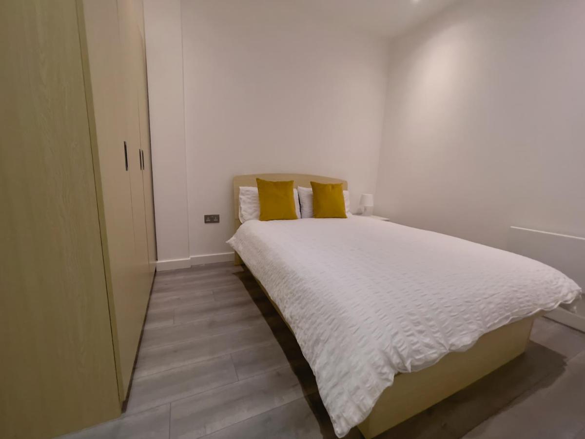 Lovely 2 Double Bedroom Flat With Free Parking - At The Atrium Mk Milton Keynes Esterno foto