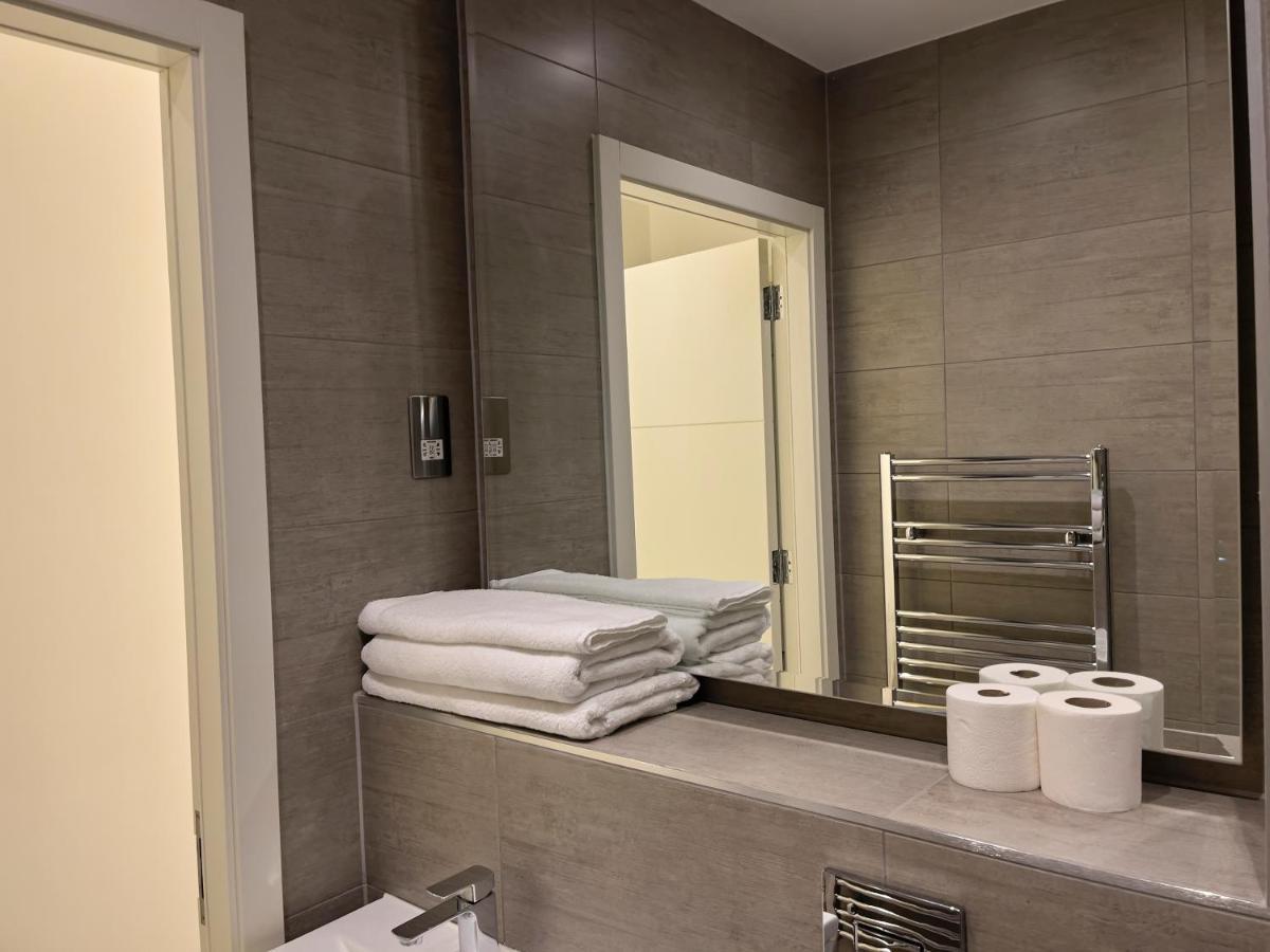 Lovely 2 Double Bedroom Flat With Free Parking - At The Atrium Mk Milton Keynes Esterno foto