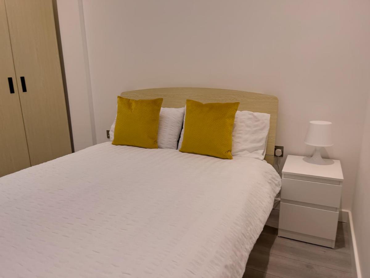 Lovely 2 Double Bedroom Flat With Free Parking - At The Atrium Mk Milton Keynes Esterno foto