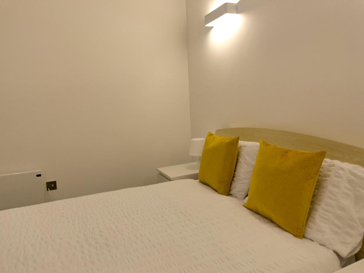 Lovely 2 Double Bedroom Flat With Free Parking - At The Atrium Mk Milton Keynes Esterno foto