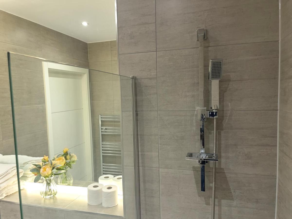 Lovely 2 Double Bedroom Flat With Free Parking - At The Atrium Mk Milton Keynes Esterno foto
