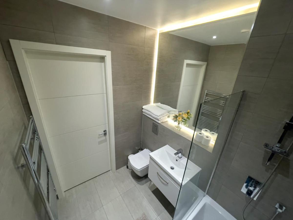 Lovely 2 Double Bedroom Flat With Free Parking - At The Atrium Mk Milton Keynes Esterno foto