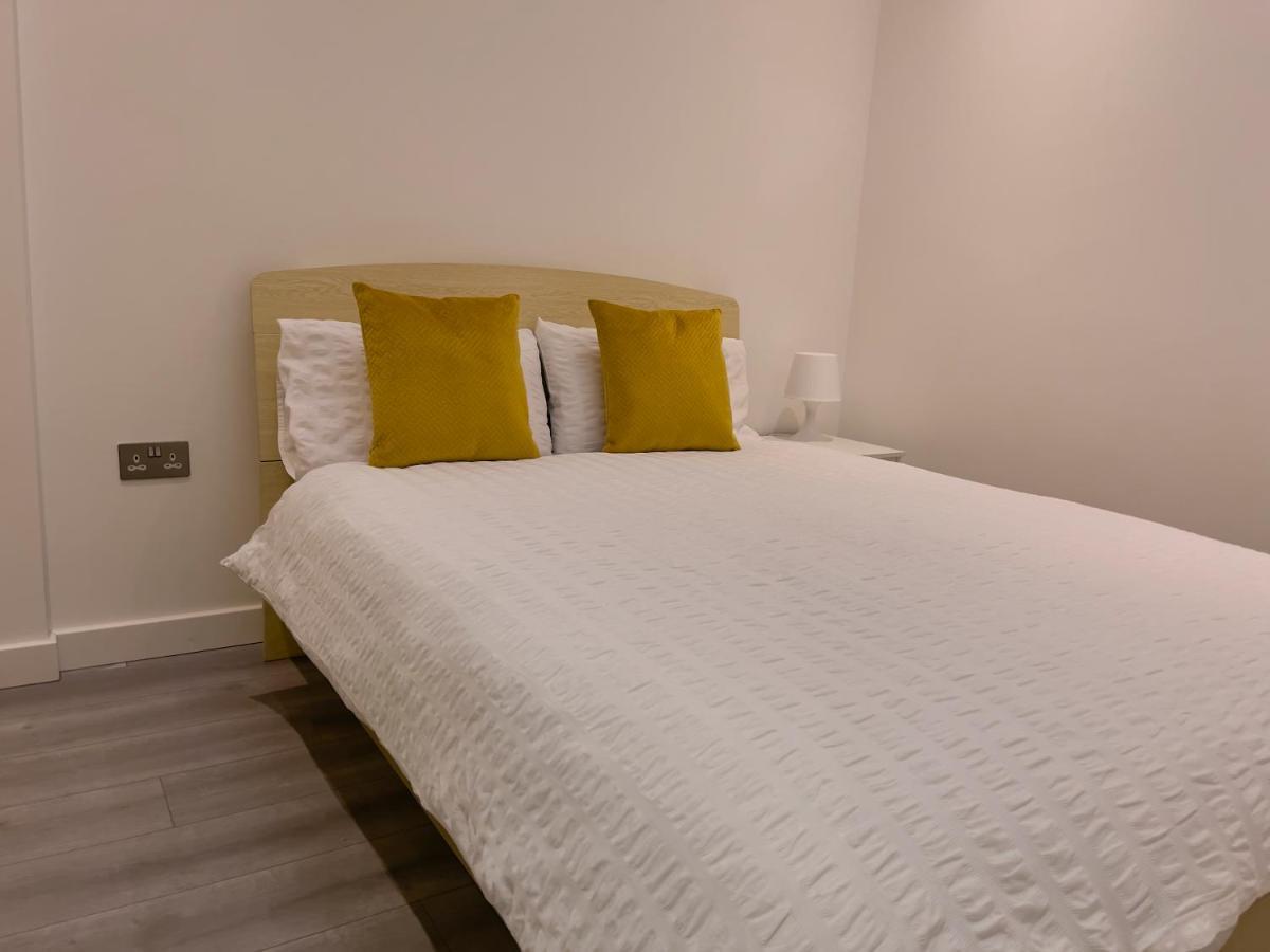 Lovely 2 Double Bedroom Flat With Free Parking - At The Atrium Mk Milton Keynes Esterno foto