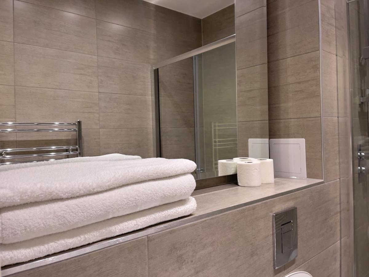 Lovely 2 Double Bedroom Flat With Free Parking - At The Atrium Mk Milton Keynes Esterno foto