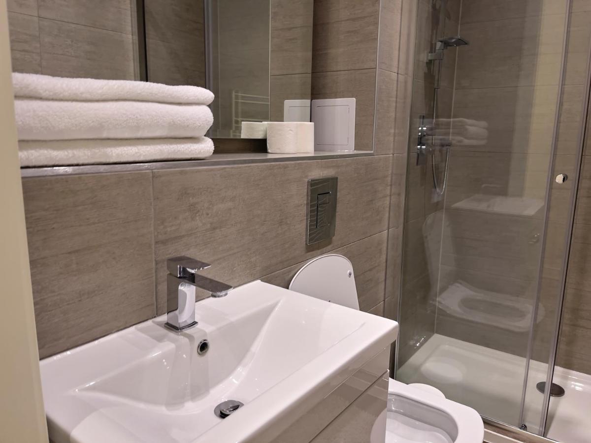 Lovely 2 Double Bedroom Flat With Free Parking - At The Atrium Mk Milton Keynes Esterno foto