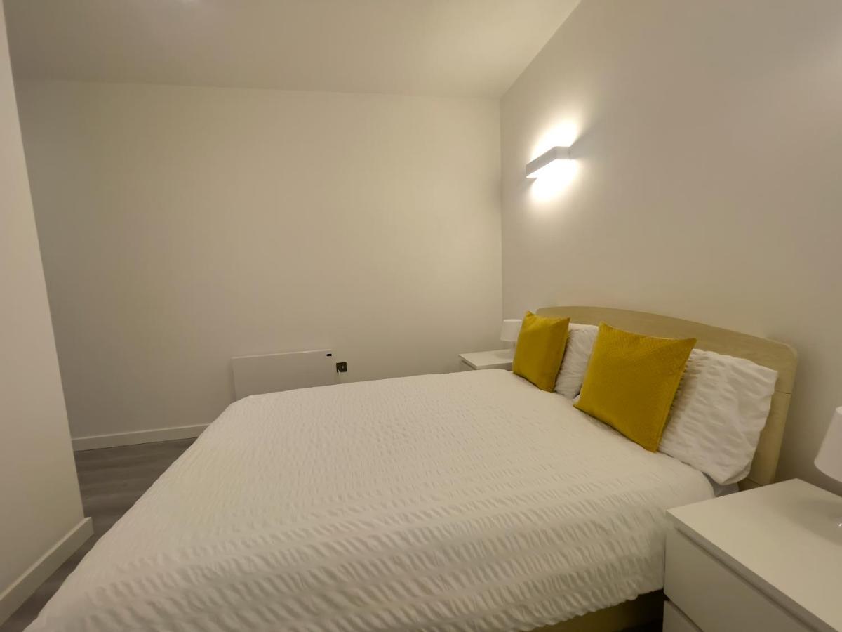 Lovely 2 Double Bedroom Flat With Free Parking - At The Atrium Mk Milton Keynes Esterno foto