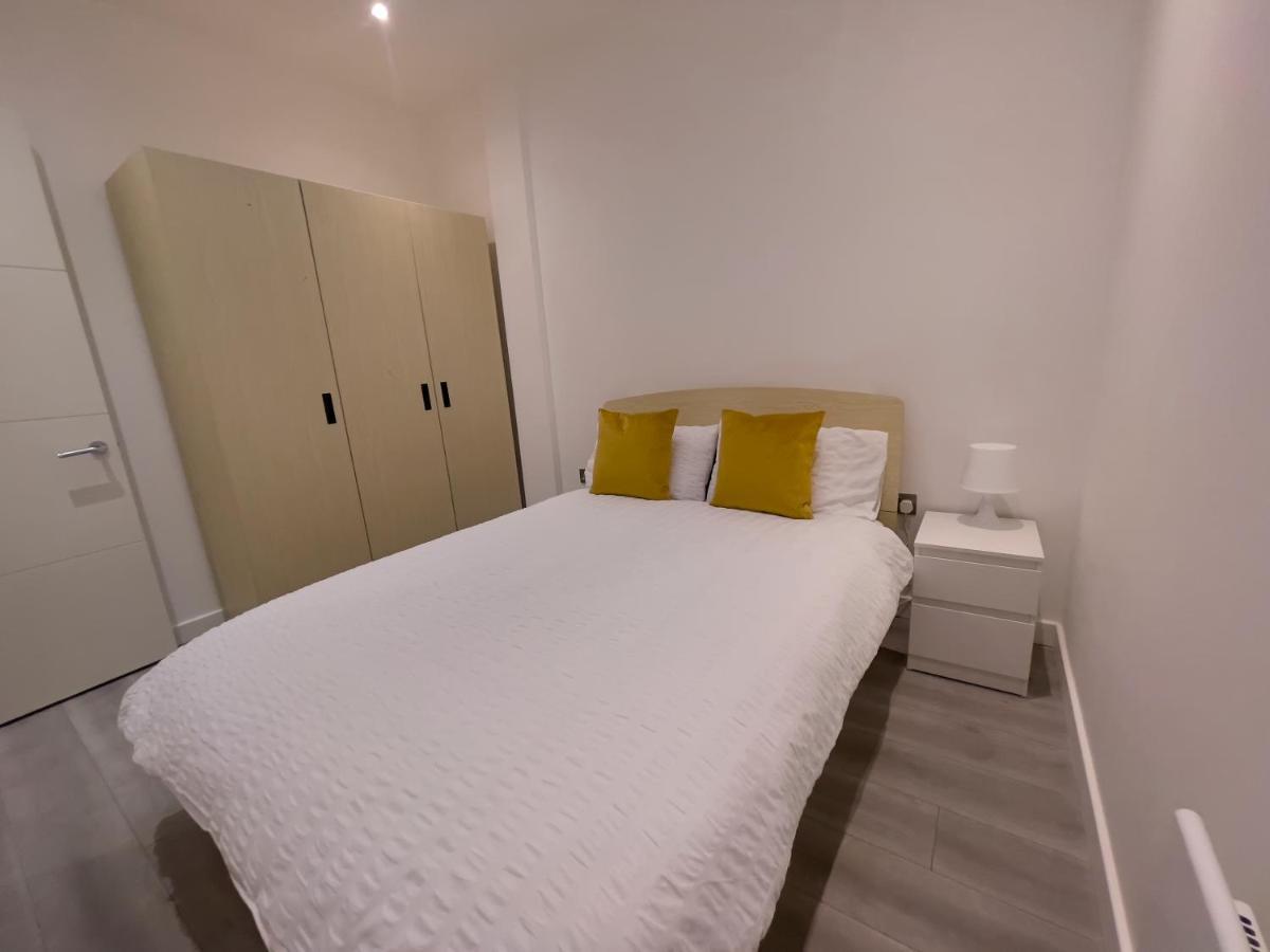 Lovely 2 Double Bedroom Flat With Free Parking - At The Atrium Mk Milton Keynes Esterno foto