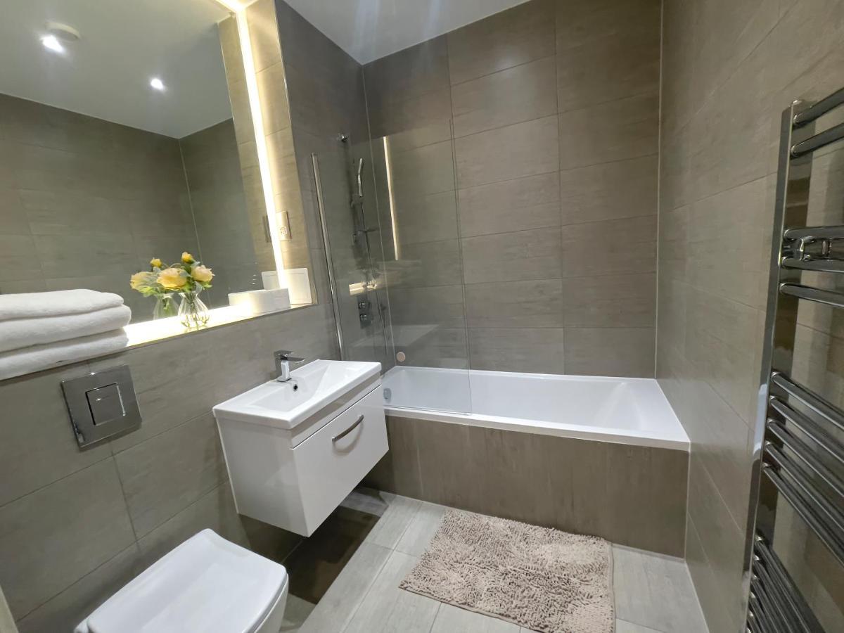 Lovely 2 Double Bedroom Flat With Free Parking - At The Atrium Mk Milton Keynes Esterno foto