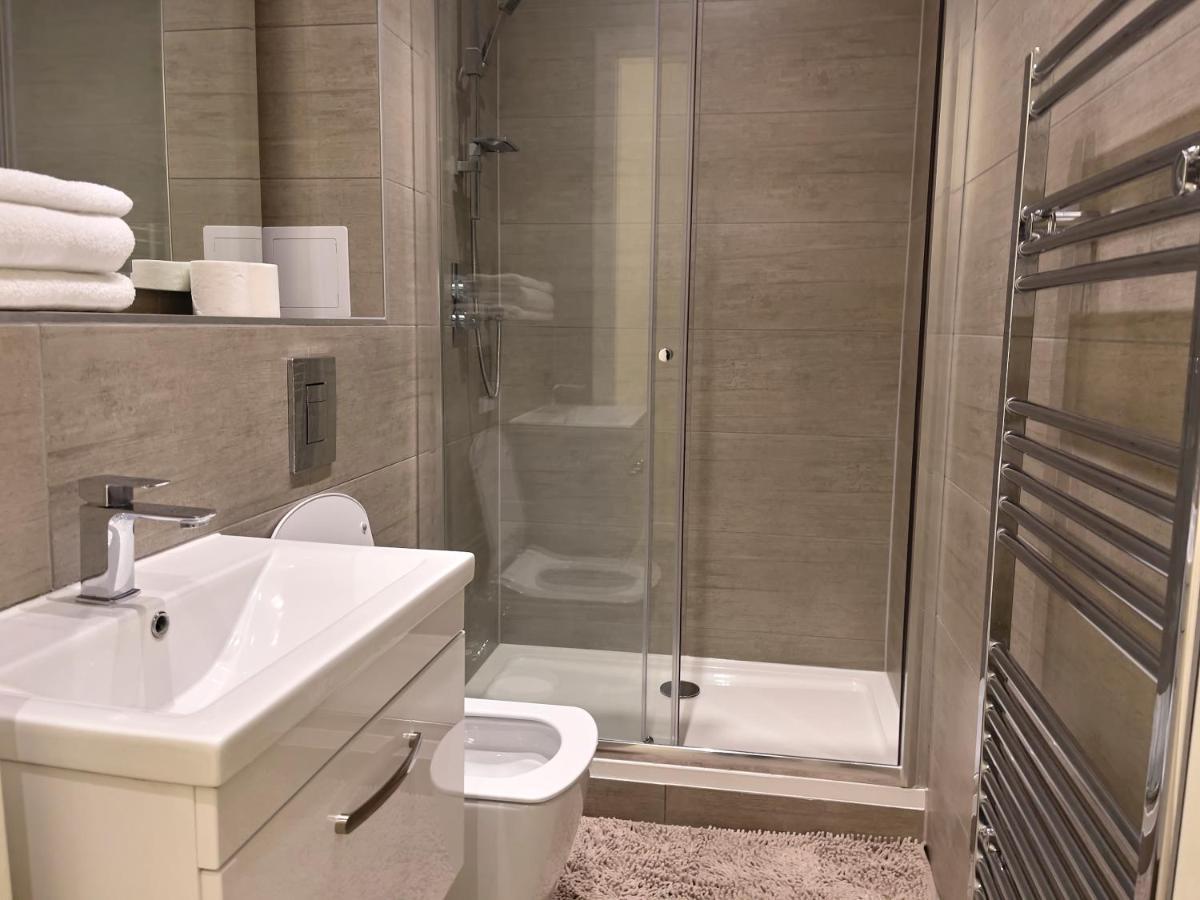 Lovely 2 Double Bedroom Flat With Free Parking - At The Atrium Mk Milton Keynes Esterno foto