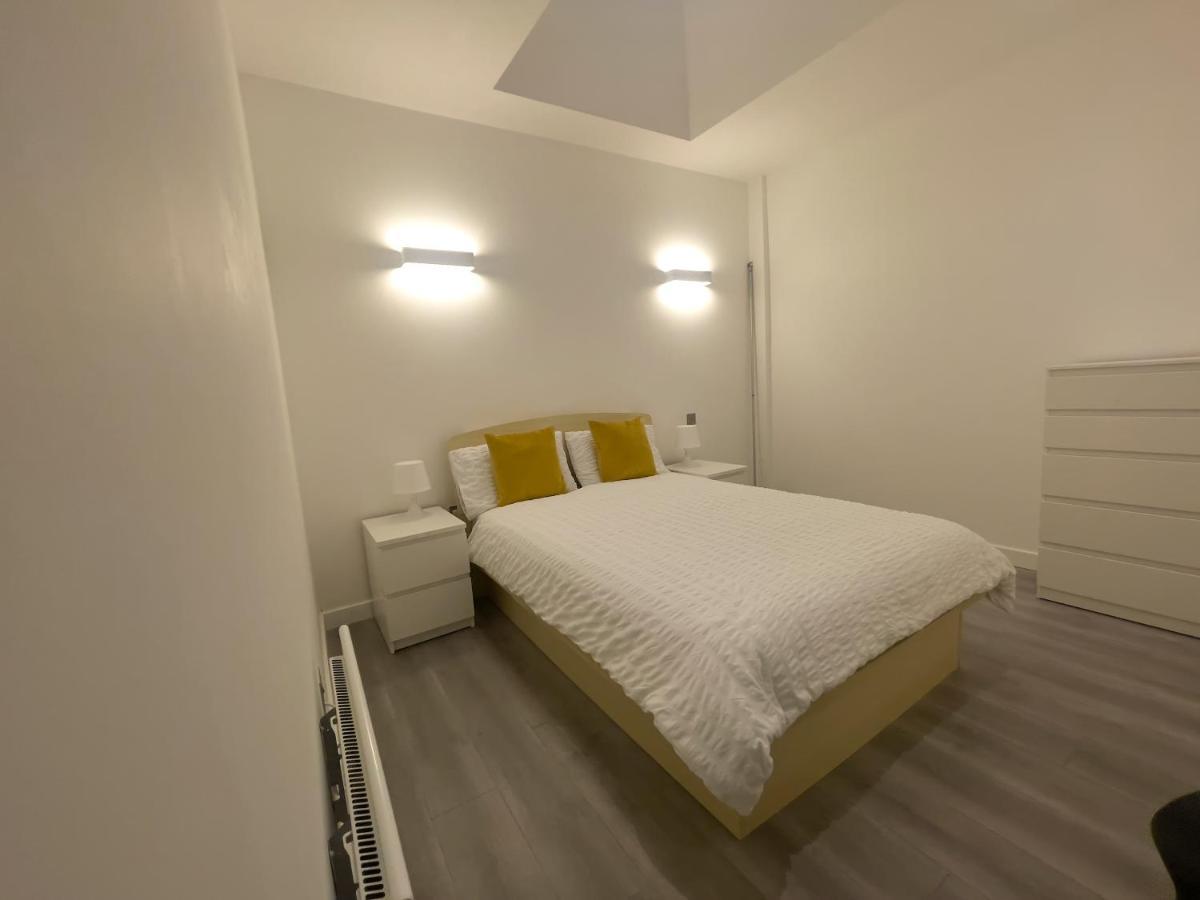 Lovely 2 Double Bedroom Flat With Free Parking - At The Atrium Mk Milton Keynes Esterno foto