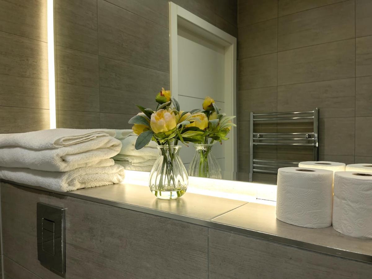 Lovely 2 Double Bedroom Flat With Free Parking - At The Atrium Mk Milton Keynes Esterno foto