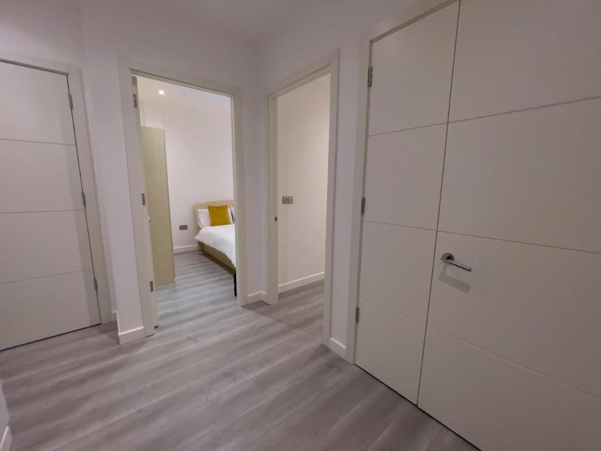 Lovely 2 Double Bedroom Flat With Free Parking - At The Atrium Mk Milton Keynes Esterno foto